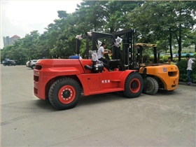 X系列內(nèi)燃叉車(chē)