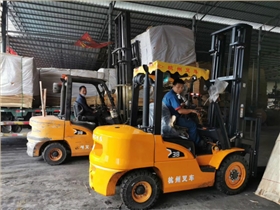 內燃叉車
