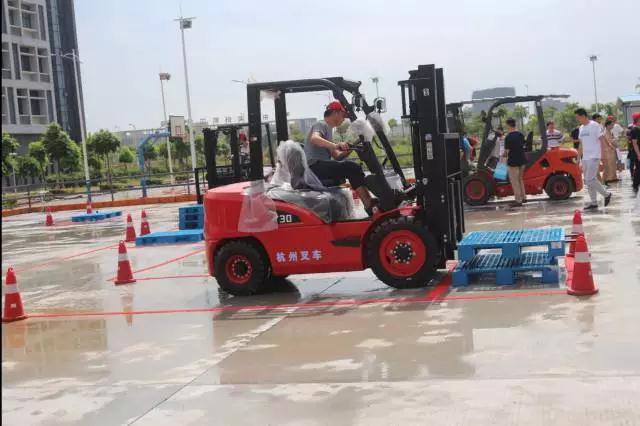 叉車