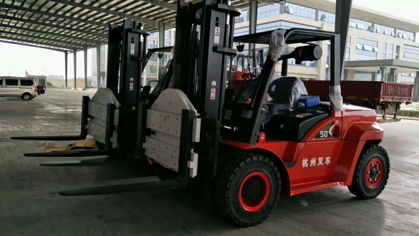 X系列內(nèi)燃叉車-順博鋁業(yè)，會旋轉(zhuǎn)的