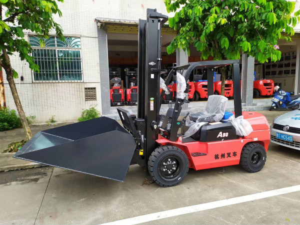 經常開叉車的你是否注意到了夏天叉車的保養？小編總結了幾條